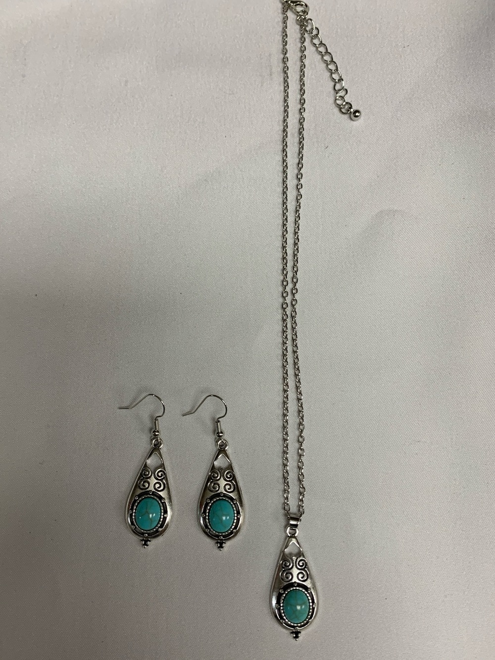 Oval Turquoise Stone Silver-Tone Necklace & Earrings Set